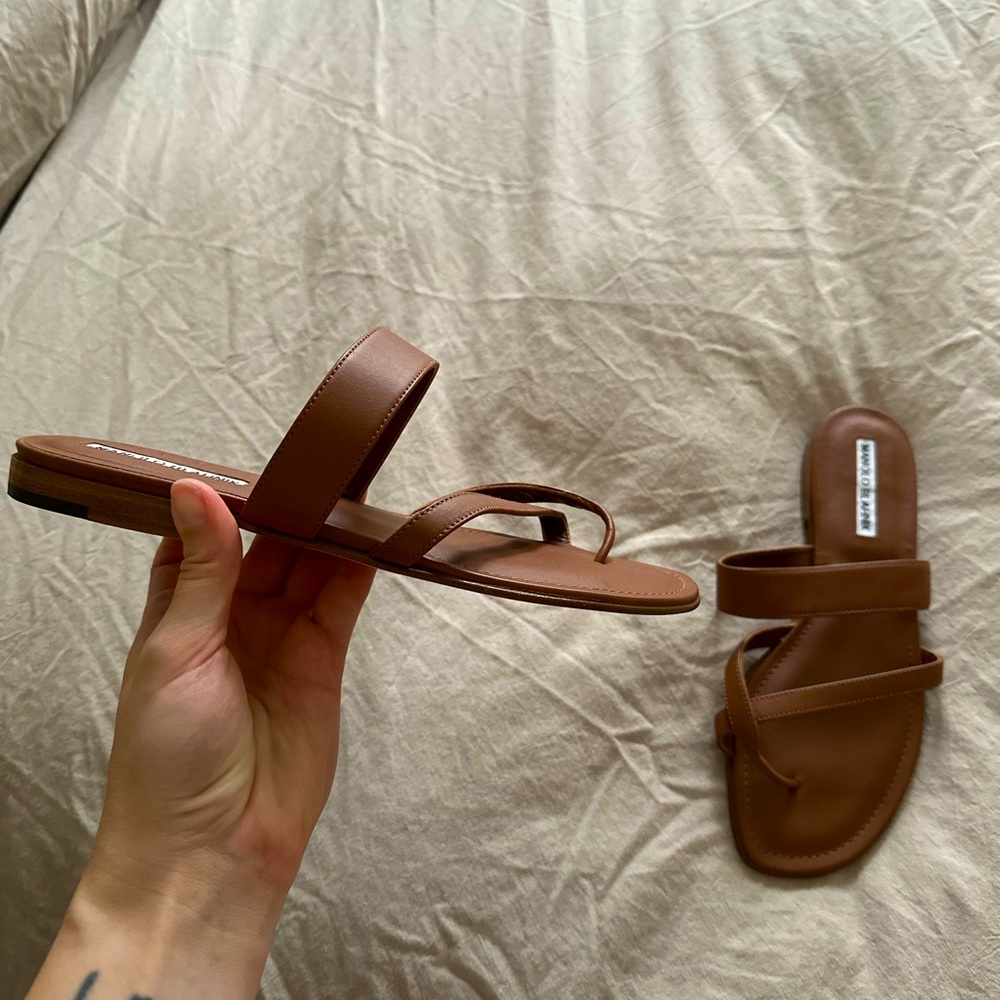 Absolutely new one Manolo Blahnik flat, didn’t wear it, size 8.5 / 38.5